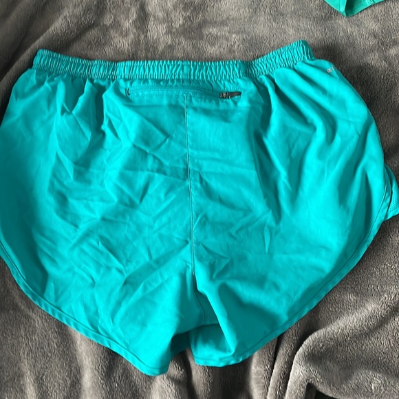 Teal nike shorts with pocket in back, small stain on right side - Picture 4 of 4